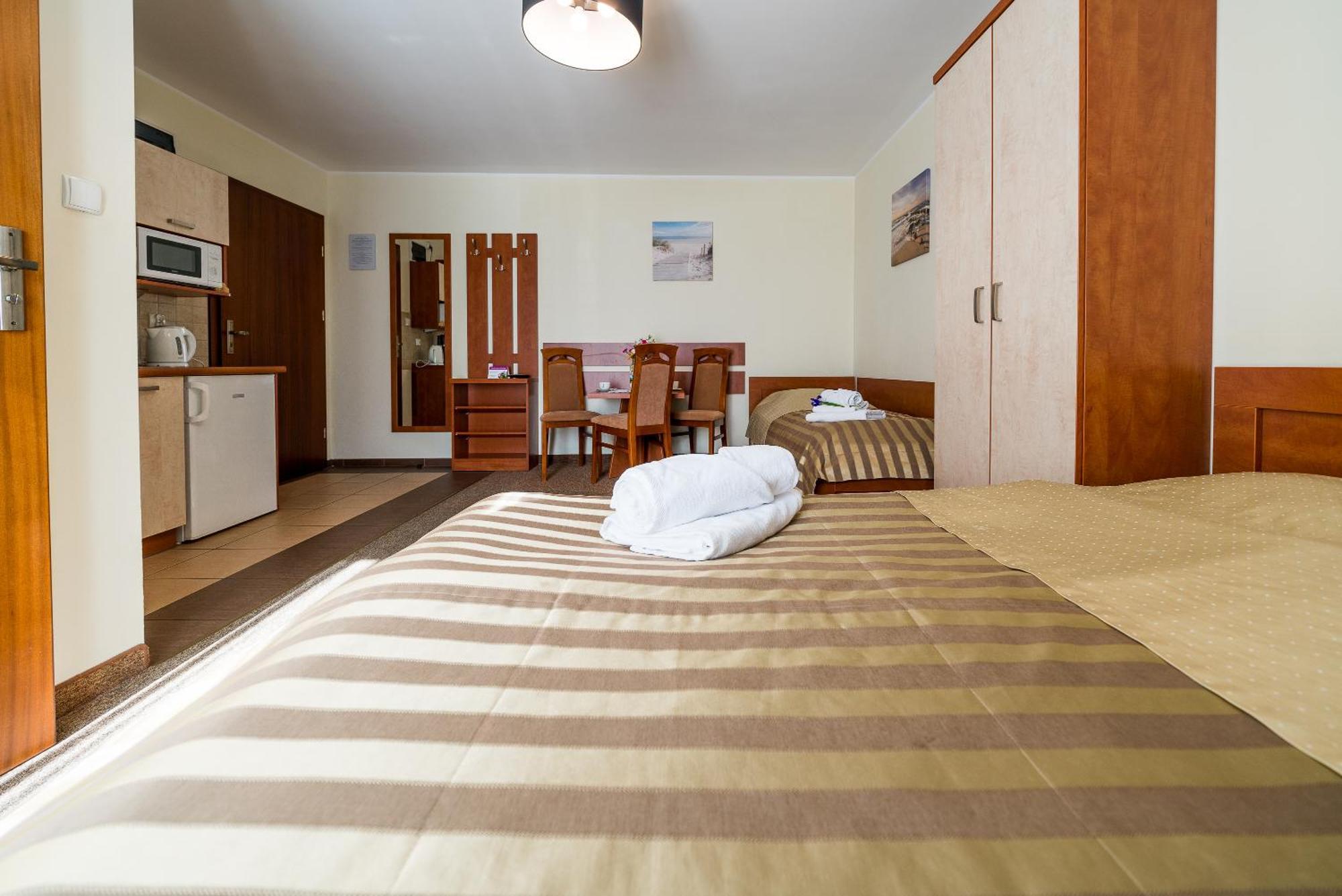 Władysławowo Villa Martii - Komfortowe Apartamenty Z Aneksami Kuchennymi - Spokojna Okolica, Blisko Plazy מראה חיצוני תמונה